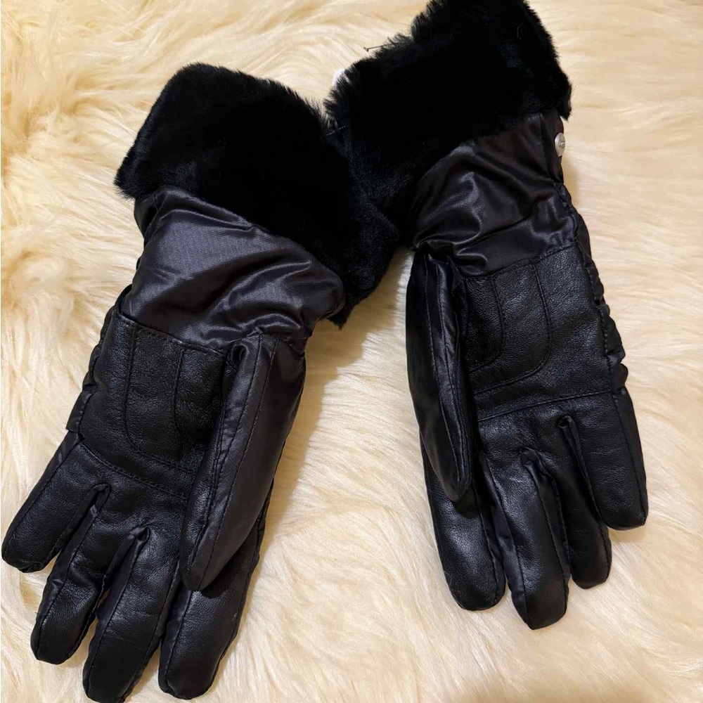 UGG
Shearling-Trim Leather-Palm Gloves